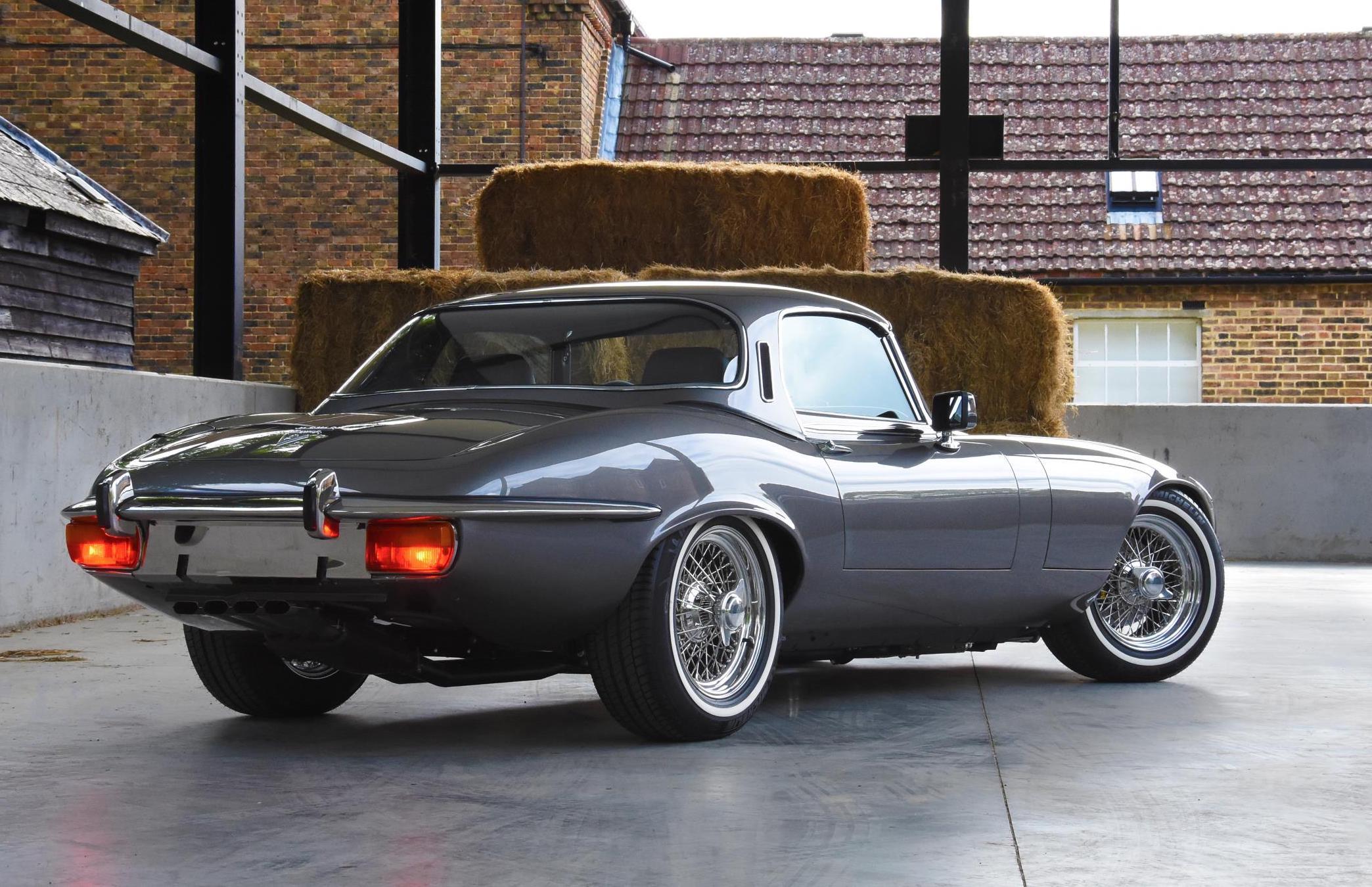 Jaguar E-Type hátulnézet